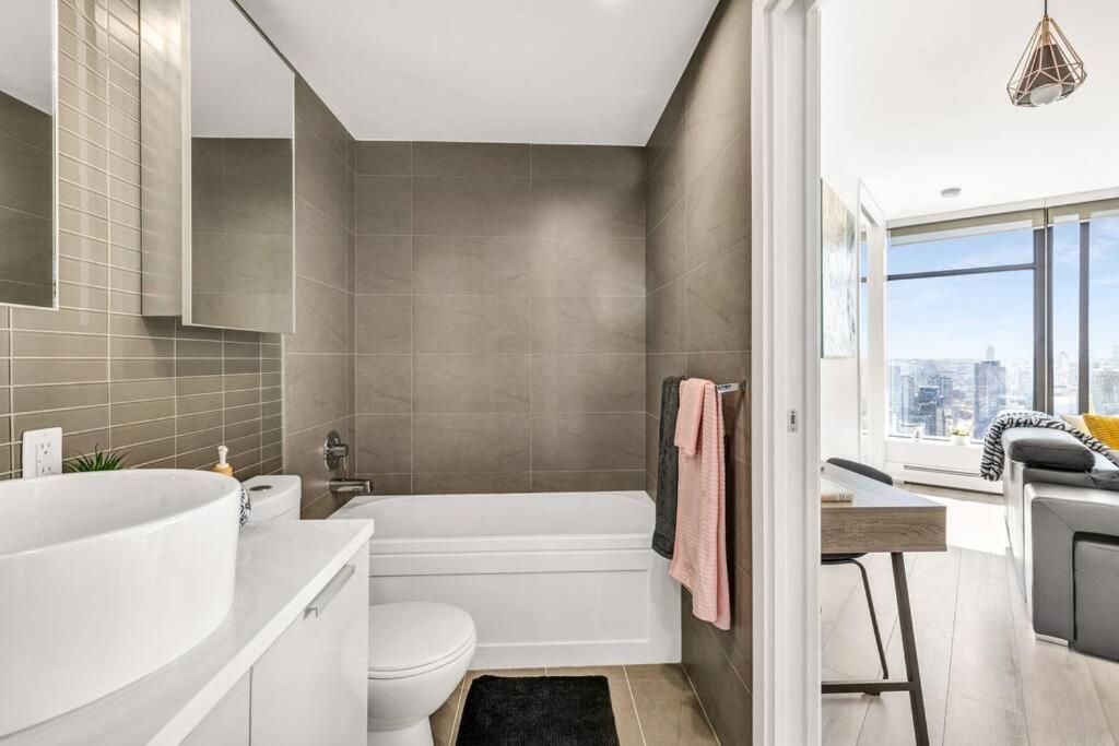 Central Luxury Apartment With Best City Views! Vancouver Exteriér fotografie